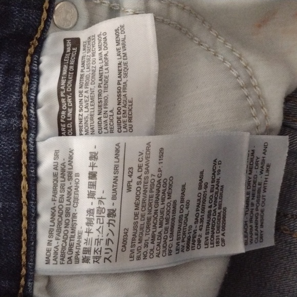 Levi's mid length shorts - Picture 3 of 5